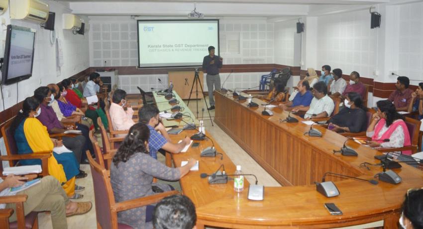 Mr. Abraham Renn S., IRS, Additional Commissioner, State GST Department, Kerala delivering the lecture on  “the concept of GST and Revenue Analysis for the State of Kerala” at Samrudhi, State Planning Board on 13th October 2022.   